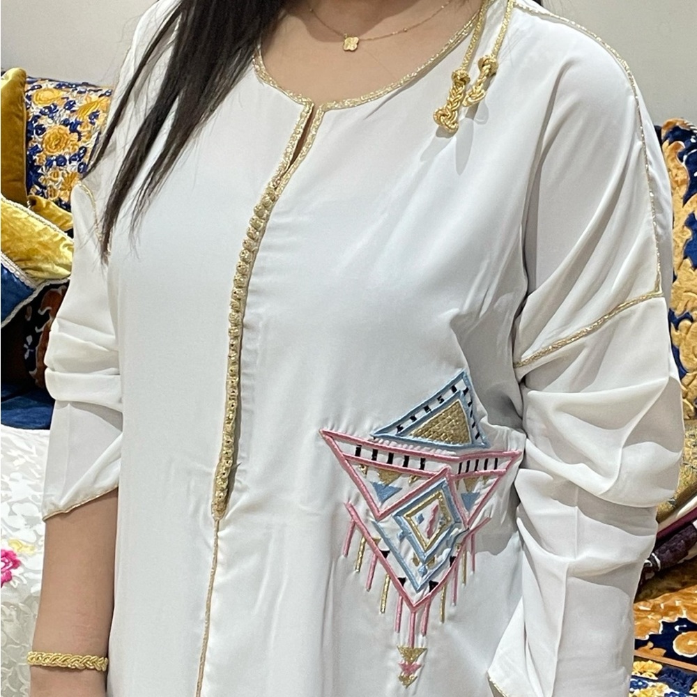 Elegant White Embroidered Women's Djellaba - Moroccan